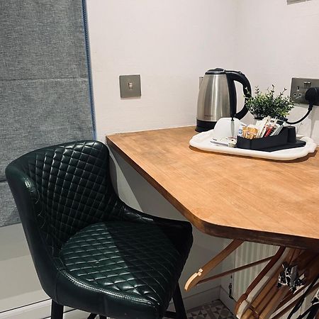 Private Access Small Room In Leicester Free Parking Drinks Exterior foto